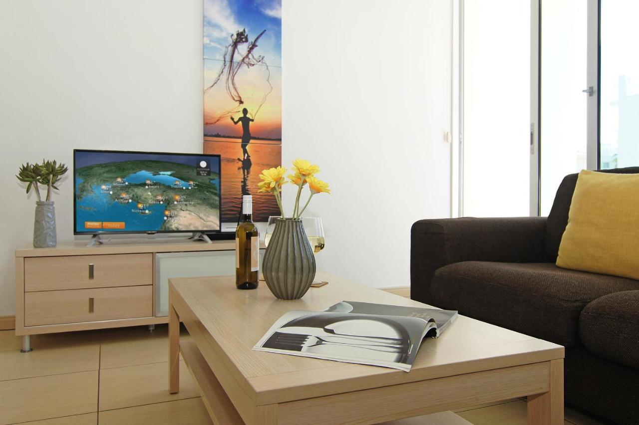 Calypso - Coralli Beachfront Apartment โปรทาราส ภายนอก รูปภาพ