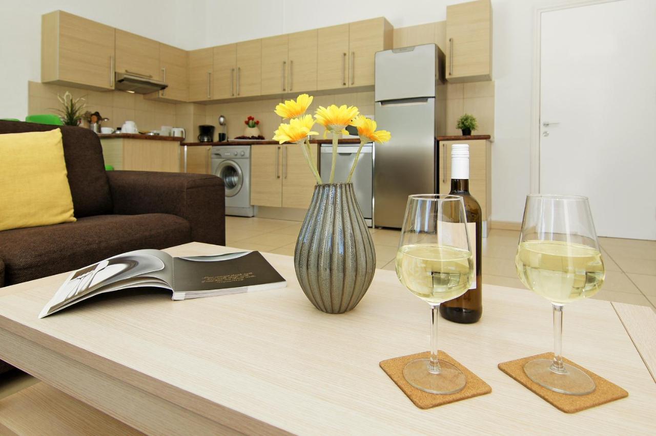 Calypso - Coralli Beachfront Apartment โปรทาราส ภายนอก รูปภาพ