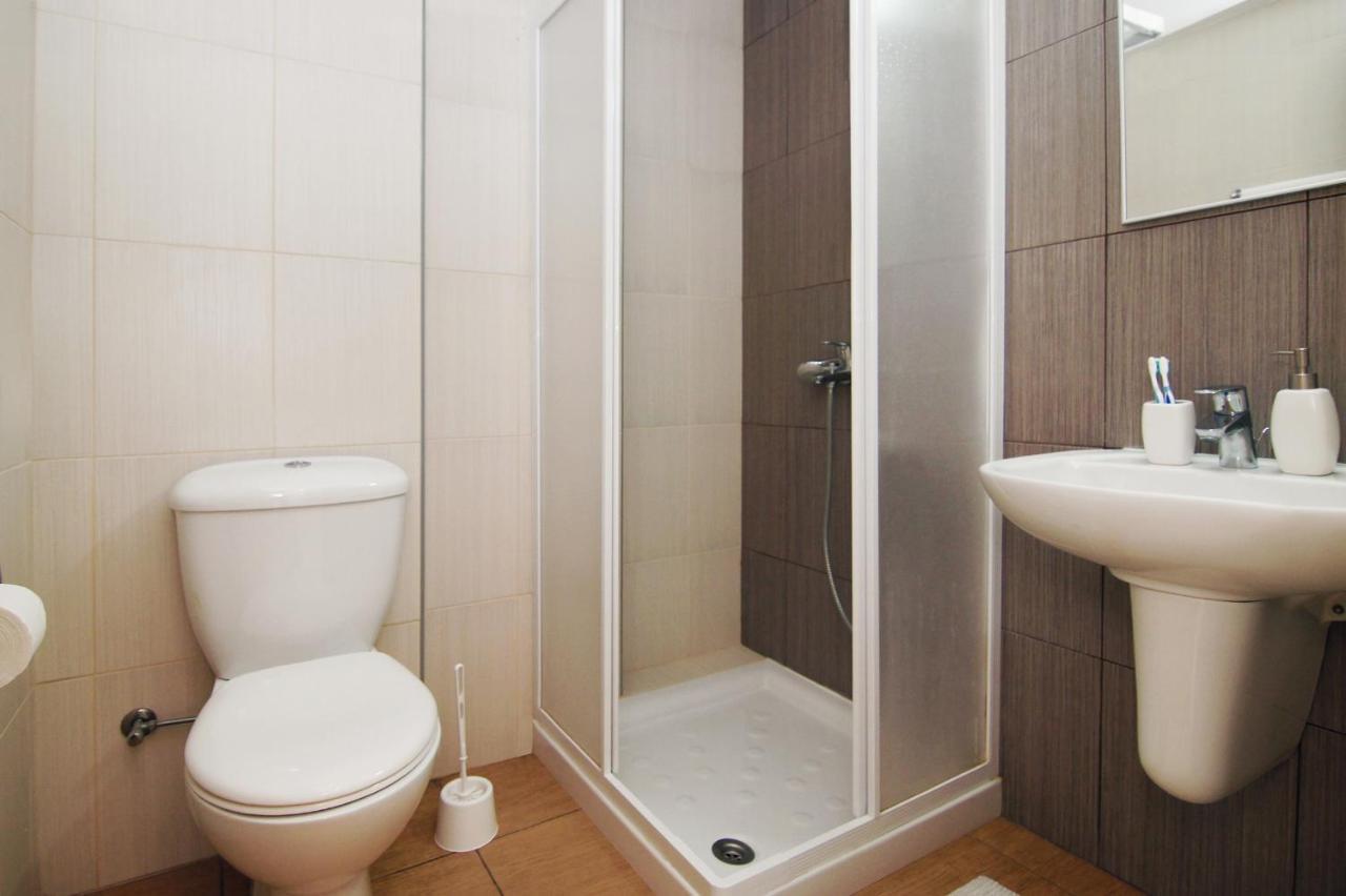 Calypso - Coralli Beachfront Apartment โปรทาราส ภายนอก รูปภาพ