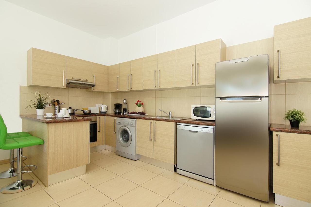 Calypso - Coralli Beachfront Apartment โปรทาราส ภายนอก รูปภาพ