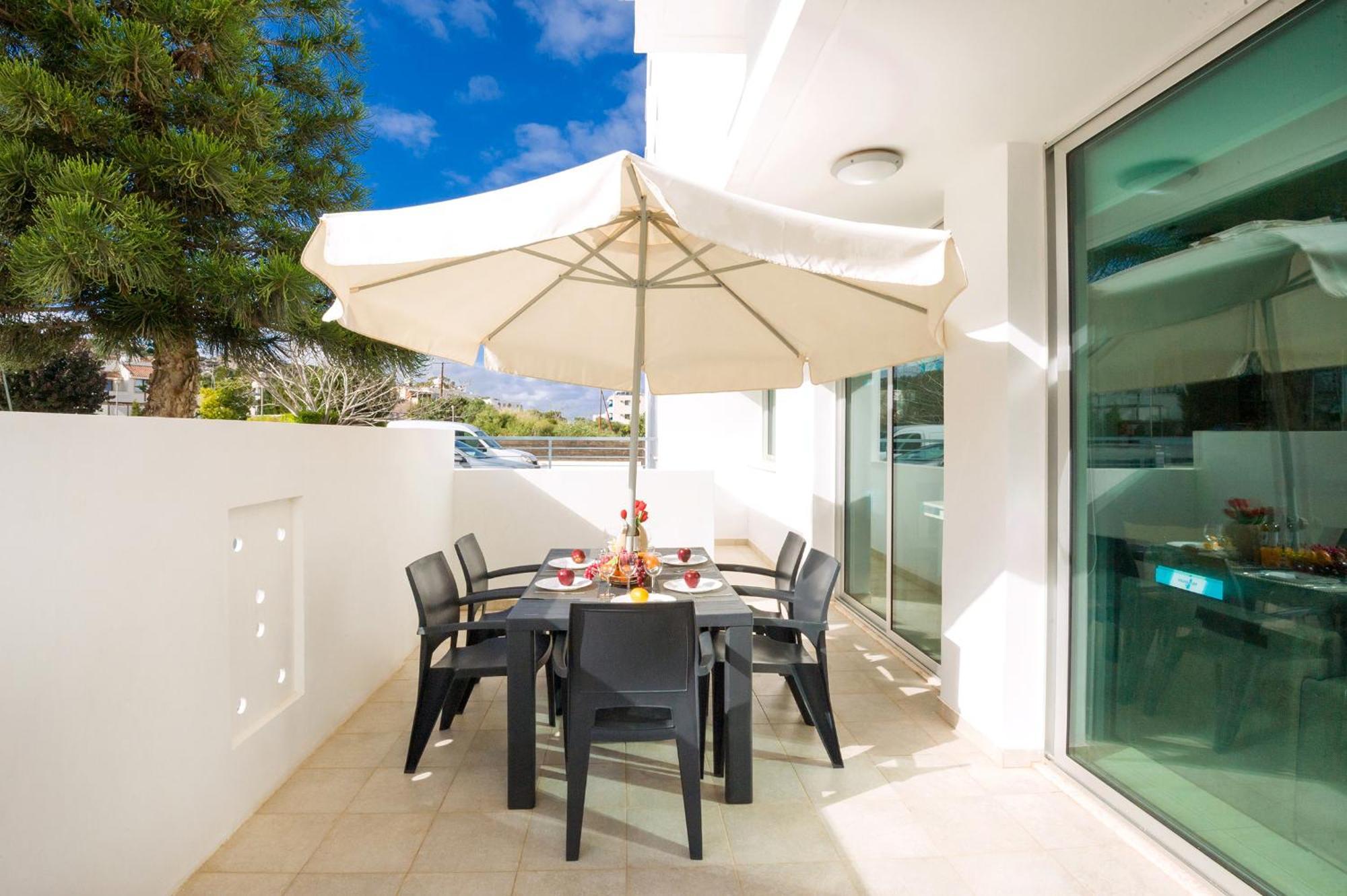 Calypso - Coralli Beachfront Apartment โปรทาราส ภายนอก รูปภาพ