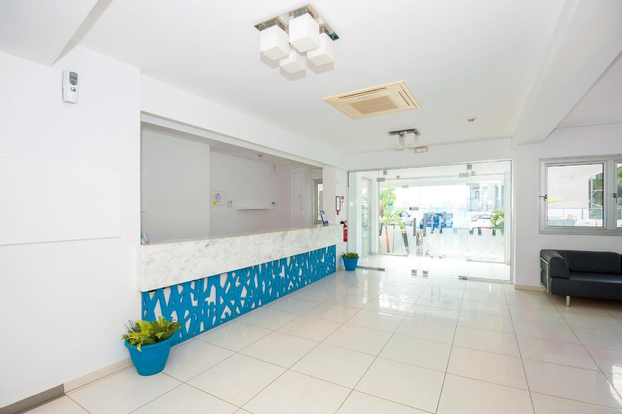 Calypso - Coralli Beachfront Apartment โปรทาราส ภายนอก รูปภาพ