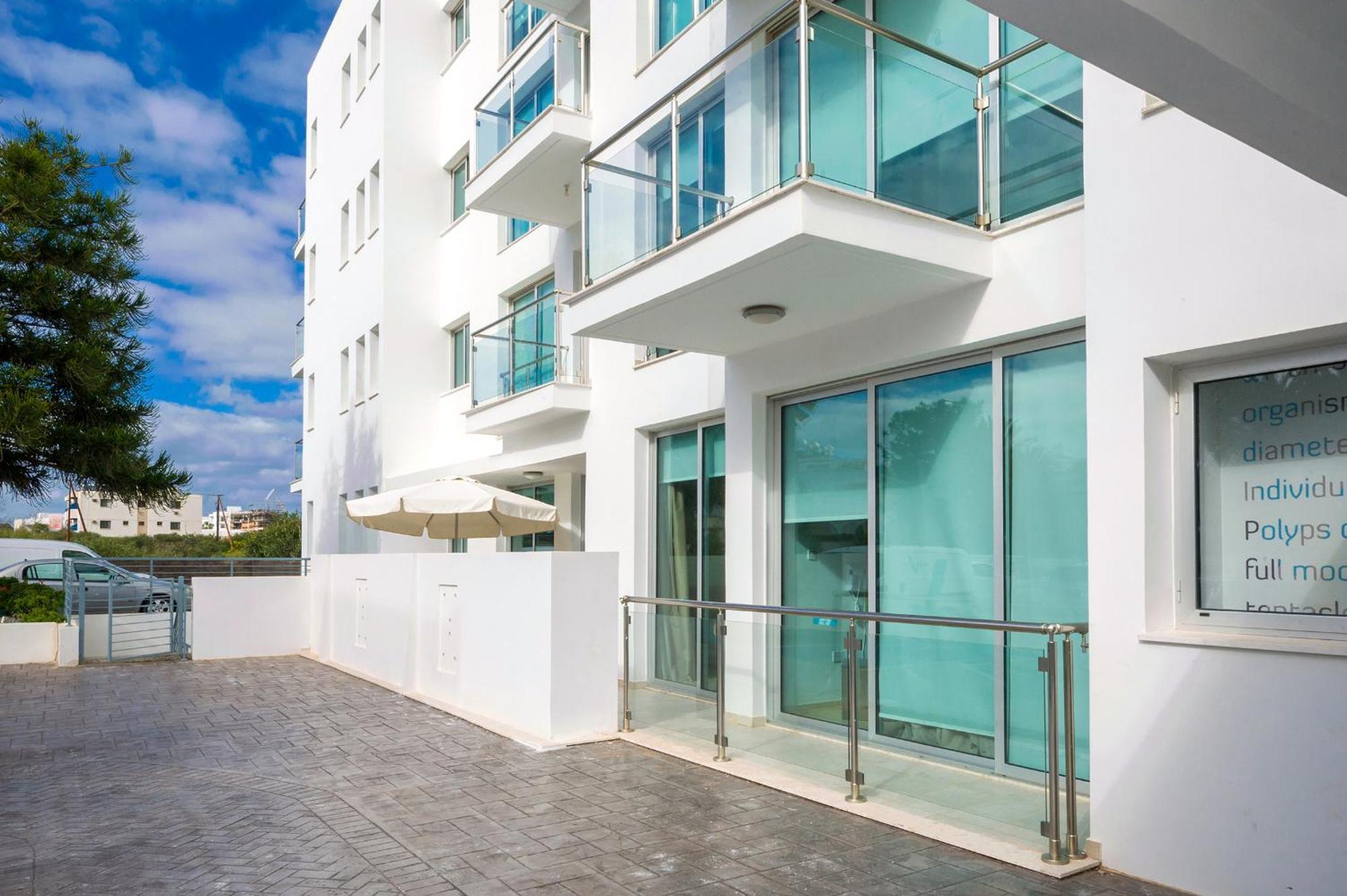 Calypso - Coralli Beachfront Apartment โปรทาราส ภายนอก รูปภาพ