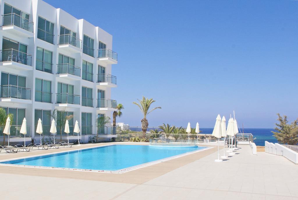 Calypso - Coralli Beachfront Apartment โปรทาราส ภายนอก รูปภาพ