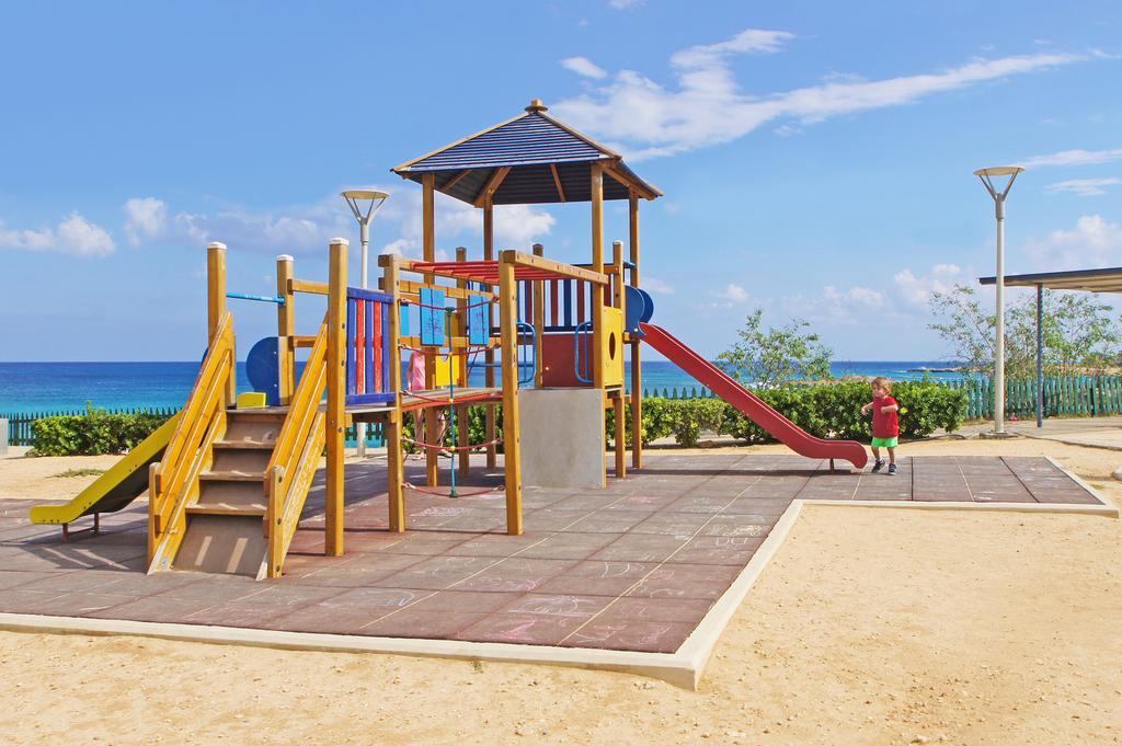 Calypso - Coralli Beachfront Apartment โปรทาราส ภายนอก รูปภาพ